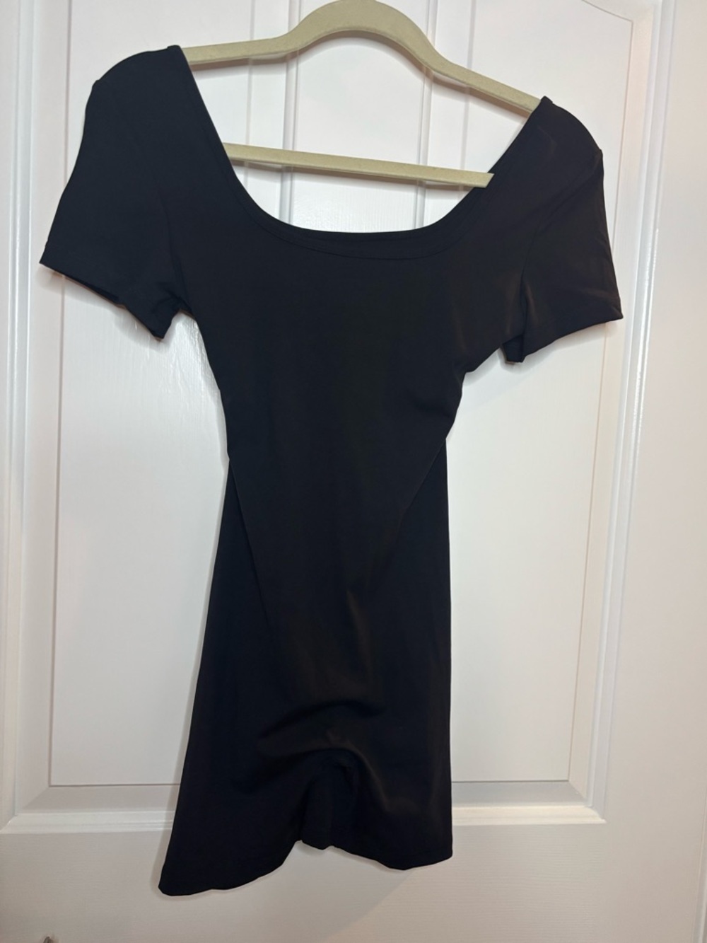 NWOT Black Scoop Neck Open Back Unitard Short Sleeve Women’s Size M no label